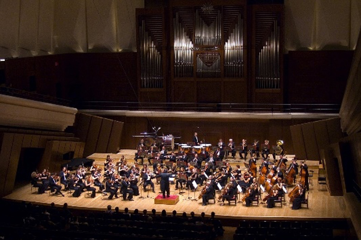 【シンフォニア岩国】ウクライナ国立フィルハーモニー交響楽団 指揮：ミコラ・ジャジューラ　ヴァイオリン：村田夏帆（12月25日開催）
